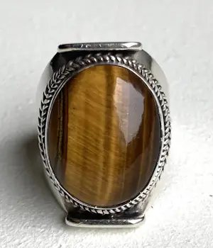Zilver - twee 925 ringen met barnsteen en tijgeroog - 18 en 19 mm kopen? Bied vanaf 85!