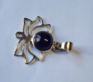nieuwe Lotus hanger gemaakt van 925 sterling zilver met een Amethist edelsteen kopen? Bied vanaf 50!