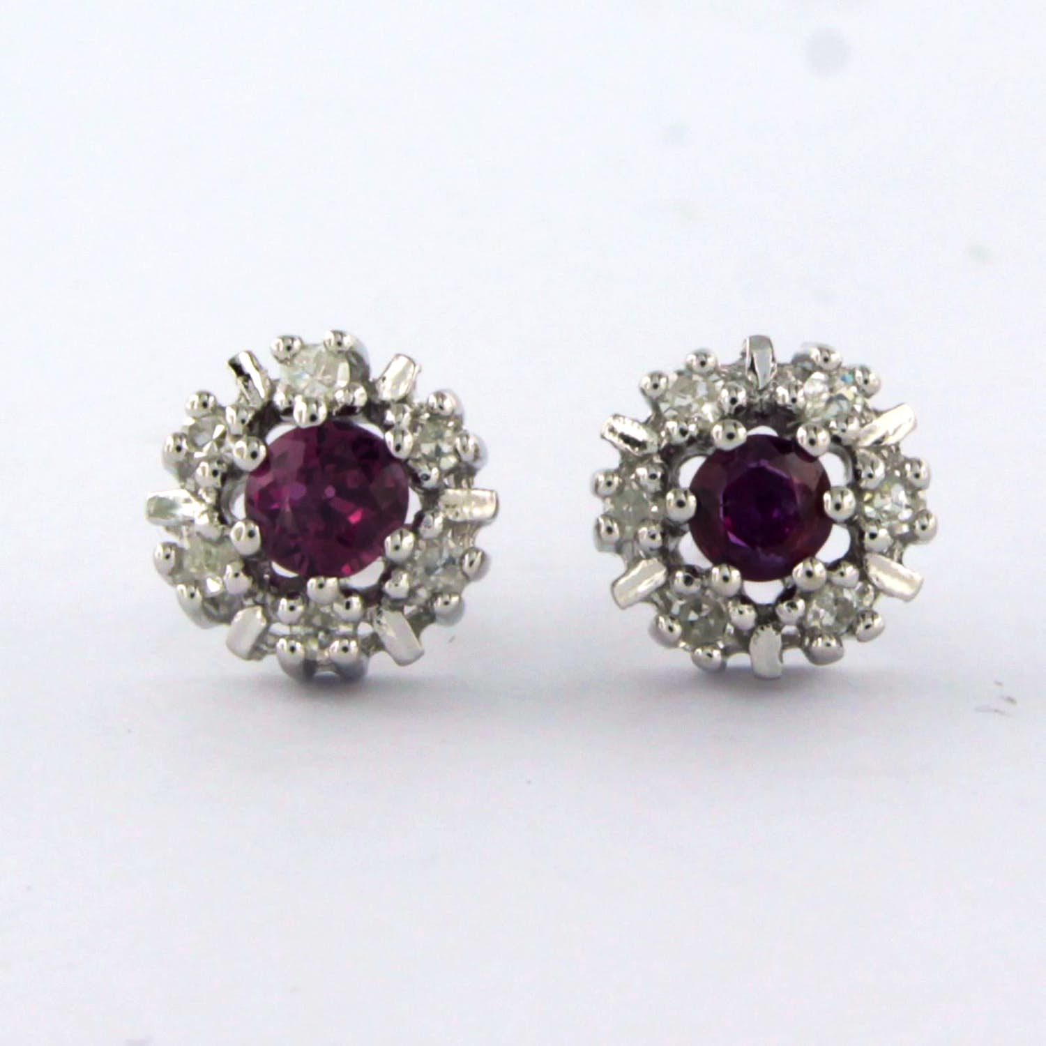 14k wit gouden oorknoppen met robijn en single cut geslepen diamant tot.0.15ct kopen? Bied vanaf 260!