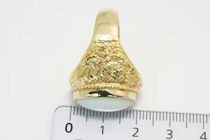 90- Grote mooi bewerkte 18Krt gouden ring met cabuchon geslepen kleursteen kopen? Bied vanaf 650!