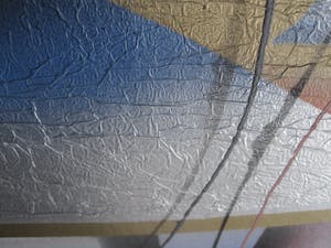 Niet of onleesbaar gesigneerd - Bijzonder geometrisch abstract schilderij met olieverf en zilverfolie. kopen? Bied vanaf 1!