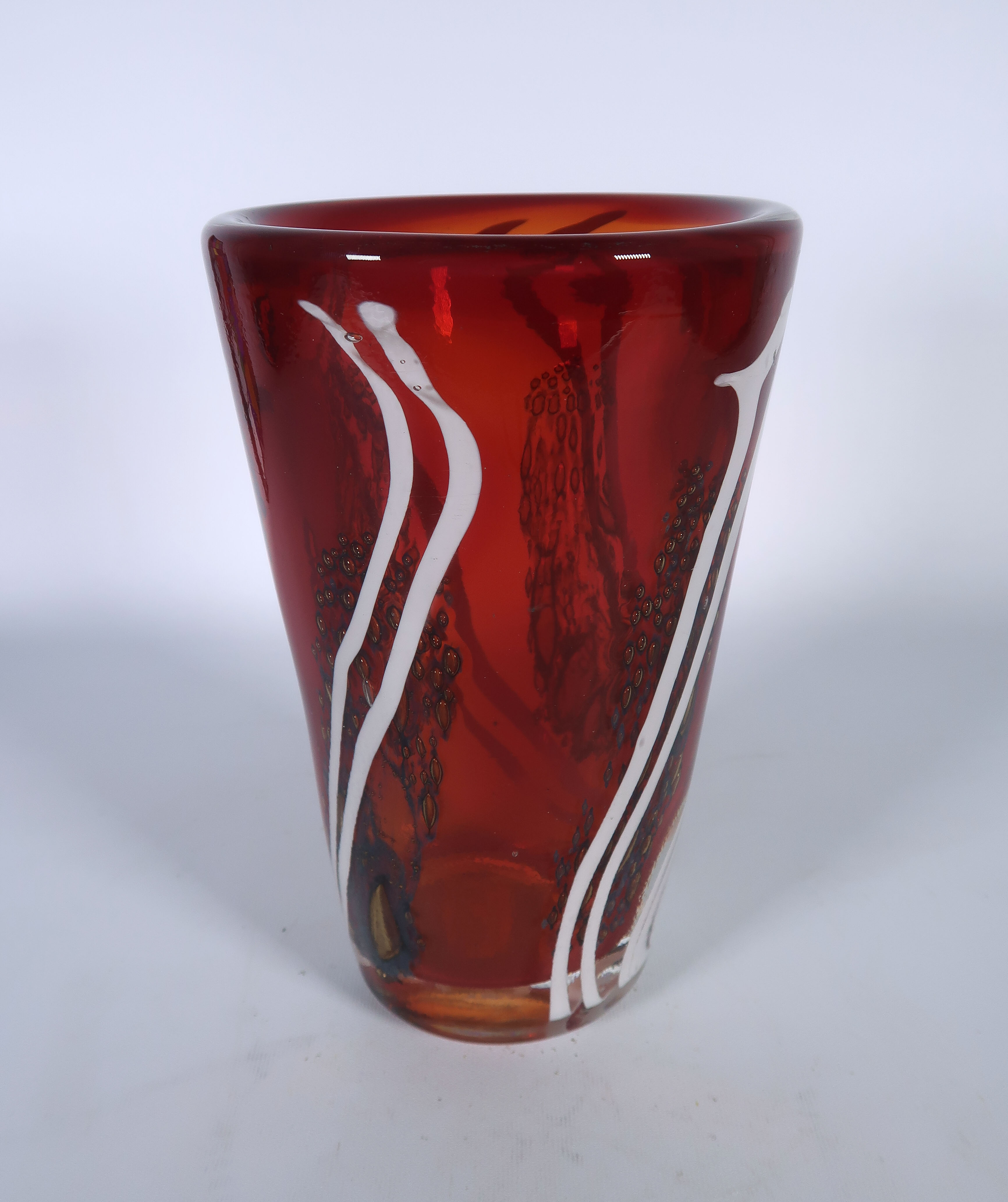 Niet of onleesbaar gesigneerd - Glas, Vaas met witte banen kopen? Bied vanaf 1!