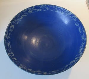 Niet of onleesbaar gesigneerd - Studio steengoed blauwe schaal gesigneerd E. Harup kopen? Bied vanaf 1!