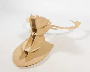 Niet of onleesbaar gesigneerd - Driedimensionaal houten hertenhoofd kopen? Bied vanaf 1!