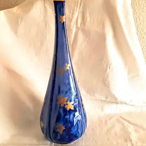 Sevres - Porzellan Vase original Sevres von 1900 mittelblau mit goldenem Blätter-Dekor kopen? Bied vanaf 290!
