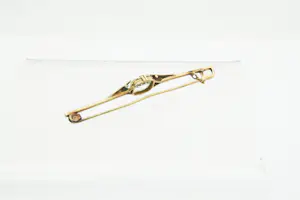 51- Vintage 14 Krt gouden jaren 50 Broche met lichtgroene cushion cut steen kopen? Bied vanaf 90!