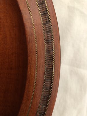 Curiosa - 2 Poolse folkloristische borden met zeer verfijnd houtsnijwerk kopen? Bied vanaf 1!