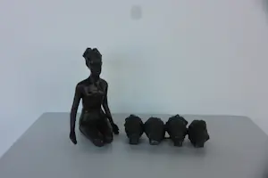 Mieke Oldenburg - Twee bronzen beeldjes, Vrouwfiguur / hoofden kopen? Bied vanaf 150!