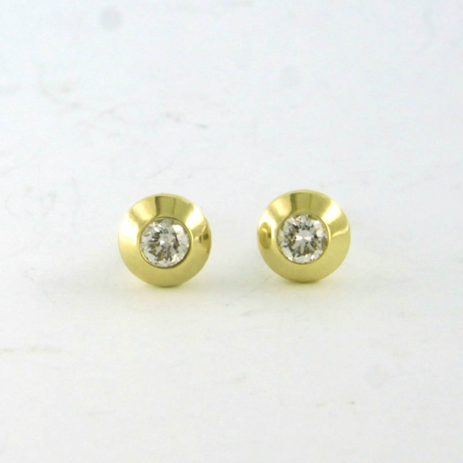 14k geel gouden oorknoppen bezet met briljant geslepen diamant tot. 0.12ct kopen? Bied vanaf 165!