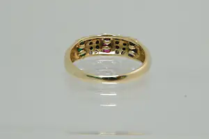 92 - Fraaie 14Krt geelgouden ring met diamant ca 0.15 crt achtkant kopen? Bied vanaf 80!