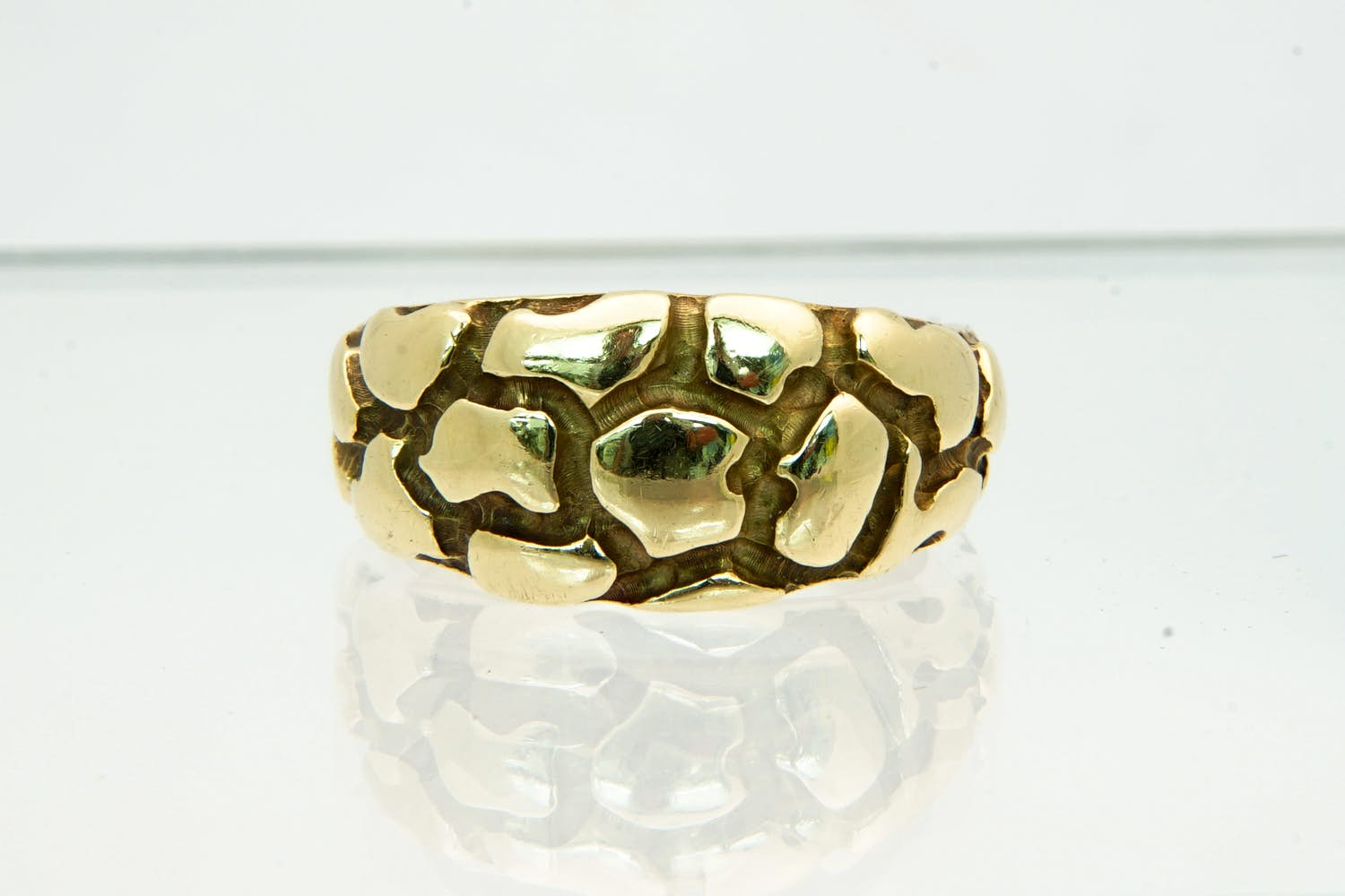 47 - Massief 14 Krt geelgouden ring met giraffen motief kopen? Bied vanaf 920!