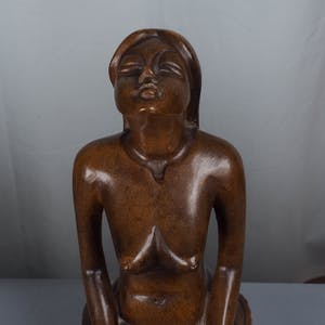 Niet of onleesbaar gesigneerd - Zeer fraai houten vrouwen beeld "Amsterdamse school". kopen? Bied vanaf 1!