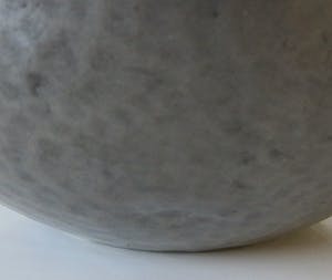 GERO - Art deco hand gehamerd tinnen bolvaasje ontwerp Theo Hooft kopen? Bied vanaf 18!