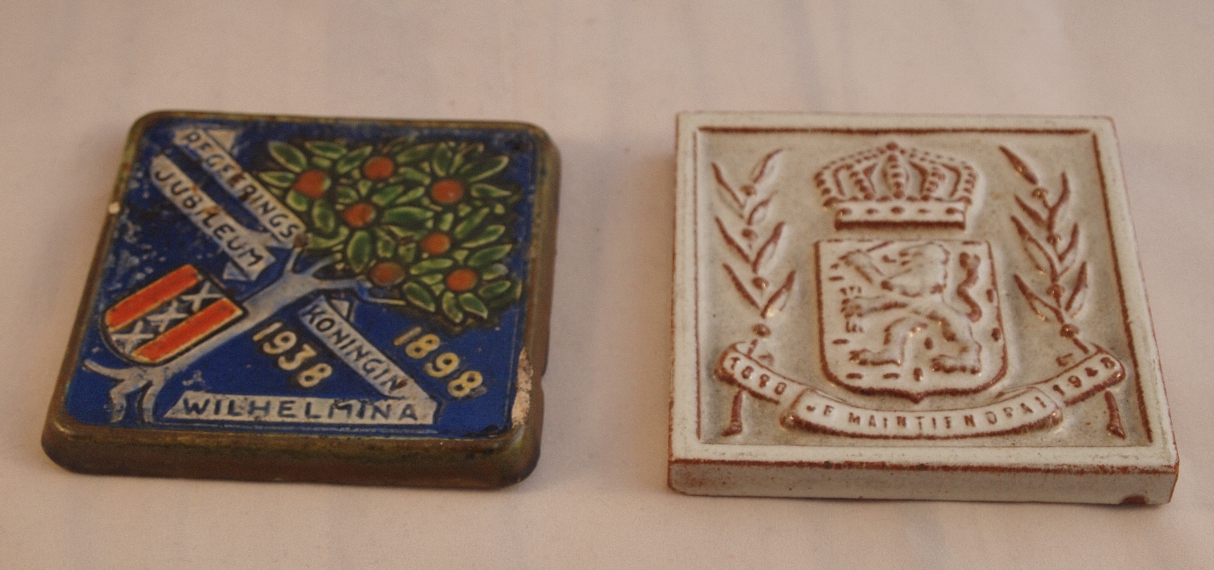Faience- en Tegelfabriek Westraven - en plateelfabriek Royal Goedewaagen - twee cloisonne tegels  kopen? Bied vanaf 15!