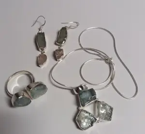 Set Zilveren sieraden  met Ruwe Aquamarijn . kopen? Bied vanaf 95!