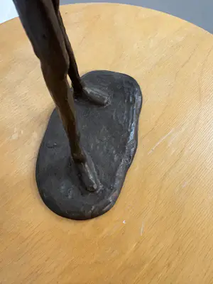 Corry Ammerlaan - Een sierlijk Bronzen beeldje van abstrakte dansers. kopen? Bied vanaf 100!