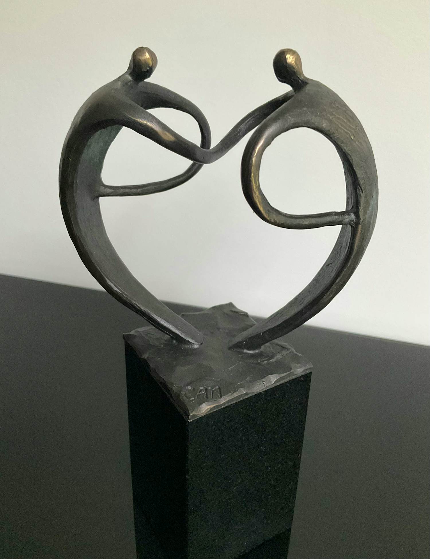 Corry Ammerlaan - BEELD van twee mensfiguren kopen? Bied vanaf 38!