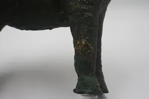 Niet of onleesbaar gesigneerd - Uitermate Prachtig Terracota Paard- Bladgoud (20e eeuw) kopen? Bied vanaf 1!