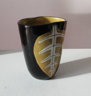 Luzerner Keramik - Vrij gevormd Fifties hand beschilderd vaasje kopen? Bied vanaf 19!