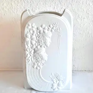 A.K. Kaiser Porzellan - Op Art Vase Bisquit Porzellan Design Wolfgang Gawantka signiert 70er Jahre kopen? Bied vanaf 90!