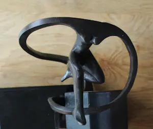 Frans van Straaten - Bronzen sculptuur: naakte dame op marmeren voet kopen? Bied vanaf 450!