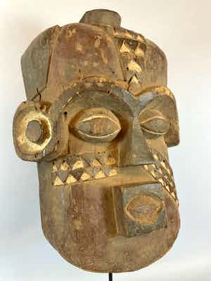 Pende - 211025 - African mask from the Pende - Congo. verkocht voor € 45!