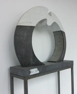 Margriet Kusters - Grote sculptuur van arduin en marmer kopen? Bied vanaf 600!