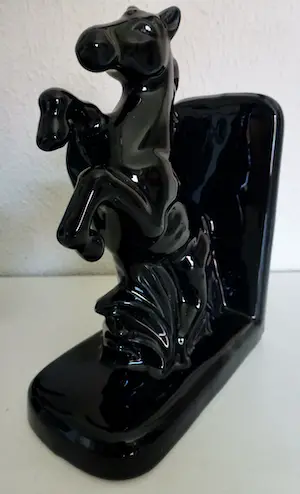 Niet of onleesbaar gesigneerd - Boekensteunen in de vorm van een steigerend paard. kopen? Bied vanaf 1!