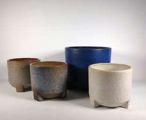 Potterij Zaalberg - Aardewerk, Lot van vier bloempotten voor Acorus Den Haag (Groot) kopen? Bied vanaf 40!