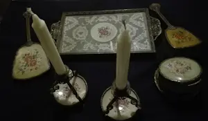 Niet of onleesbaar gesigneerd - Kaptafelset jaren 50/60 kopen? Bied vanaf 1!