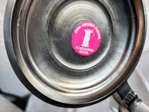 A.K. Kaiser Porzellan - Porzellan Krug Echt Kobald mit Zinndeckel Jagdmotiv 70er Jahre kopen? Bied vanaf 60!