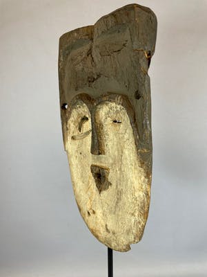 Lega - Old Tribal used African passport mask from the Lega Bwami - Congo. kopen? Bied vanaf 25!