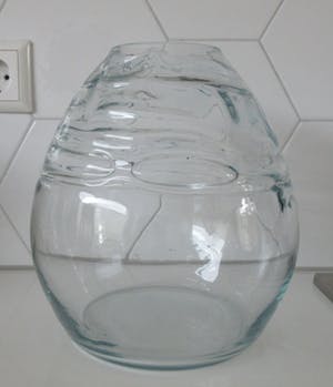 Niet of onleesbaar gesigneerd - Grote lichte blauwe Studio glazen design vaas kopen? Bied vanaf 1!