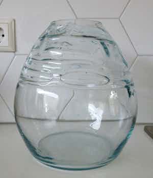 Niet of onleesbaar gesigneerd - Grote lichte blauwe Studio glazen design vaas verkocht voor € 1!