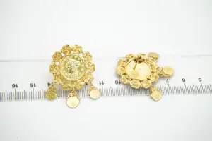 3- Grote set  18krt geel-gouden oorstekers - met muntjes en mattenkloppermotief kopen? Bied vanaf 530!