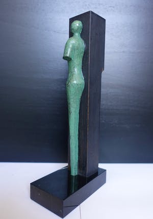 Frank Stoopman - "SAMEN EEN EENHEID VORMEN IN VOOR EN TEGENSPOED" in brons en hout. kopen? Bied vanaf 90!
