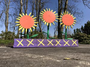 Peter Bastiaanssen - Zonnebloemen in Paarse Bak - Hout kopen? Bied vanaf 1!