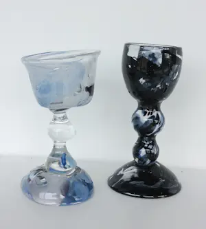 Bernard Heesen - de Oude Horn / Twee grote bokalen in licht- en donkerblauw kopen? Bied vanaf 250!