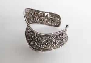 Sterling zilveren golvende ajour gesneden armband kopen? Bied vanaf 125!