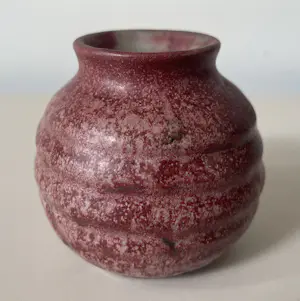 Mobach Keramiek - Rood ribbelvaasje kopen? Bied vanaf 25!