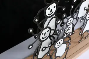 Paul Indrek Kostabi - Massief houten sokkel met 6 aluminium composiet figuren: SPRKL Family-2015 kopen? Bied vanaf 275!