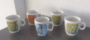 Niet of onleesbaar gesigneerd - Vijf koffiebekers - Sylvia Kristel kopen? Bied vanaf 10!