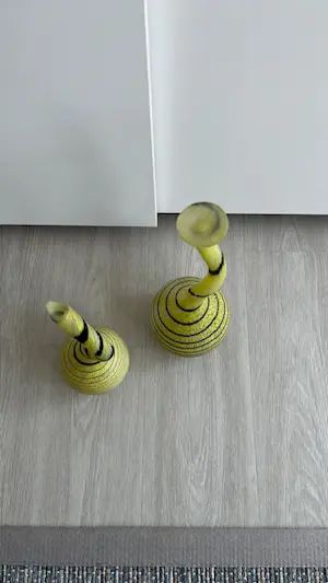 Kosta Boda - 2 geel zwarte vazen kopen? Bied vanaf 195!