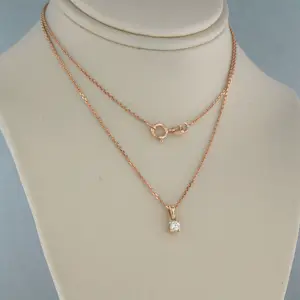 14k rose gouden collier met solitair hanger met briljant geslepen diamant 0.13ct kopen? Bied vanaf 1!