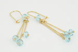 09- Leuke set 14 krt gouden oorsieraden - facetgeslepen lichtblauwe steentjes kopen? Bied vanaf 70!
