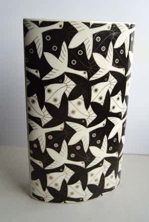 M.C. Escher - Vaas met afbeelding vogels en vissen. verkocht voor € 200!