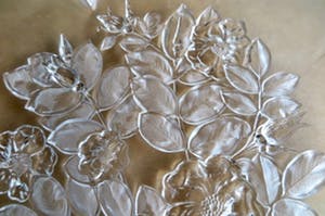 Walther glas - Grote Waaierschaal - kristalglas met floraal decor in reliëf en gepatineerd kopen? Bied vanaf 1!