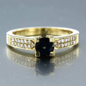 14K Goud - ring bezet met saffier en diamant - ringmaat 17,25 (54) kopen? Bied vanaf 400!