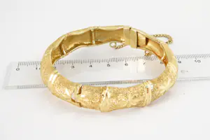 05NV - Grote en zware 18 krt geel-gouden zg. "Bamboe" armband met bloemmotief kopen? Bied vanaf 2120!