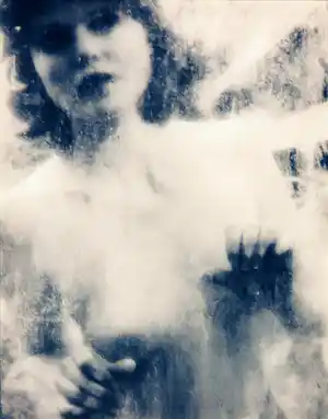 Henri Senders - Foto op dibond, Red Band, 5.36 P.M. vendu pour 50€ !